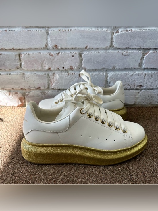 Alexander McQueen Shoes - Gold & White Alexander McQueen sneakers EU 38